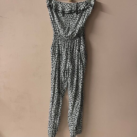 Forever 21 Black & Cream Floral Print Strapless Jumpsuit Size M GUC - Picture 3 of 11
